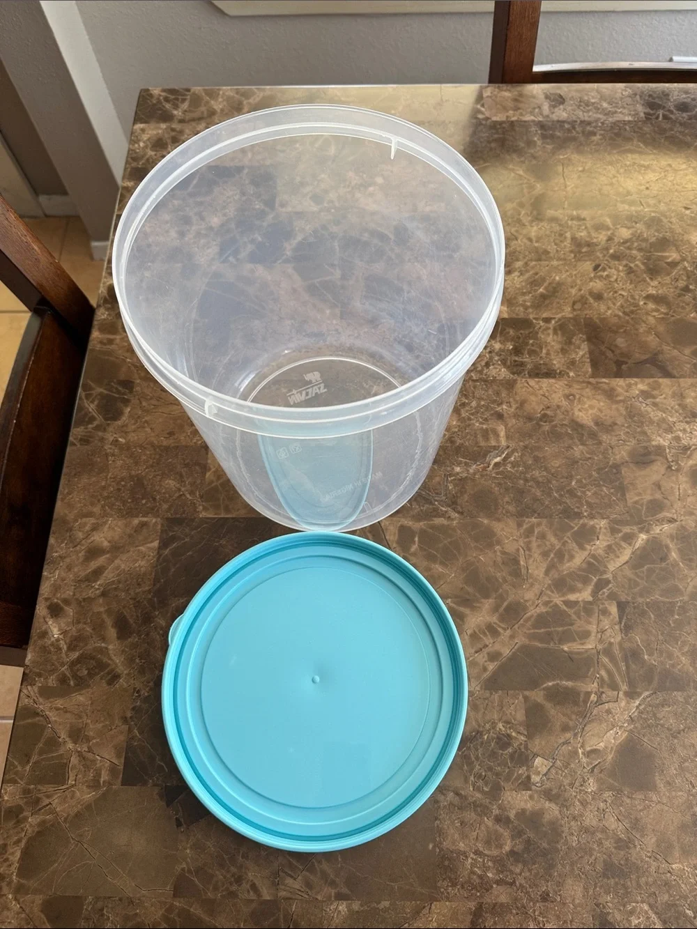 Clear Food Storage Container with Aqua Blue Lid - Home Kitchen